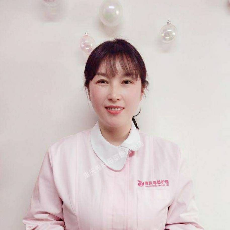 雅狐到家月嫂悉心照护宝宝